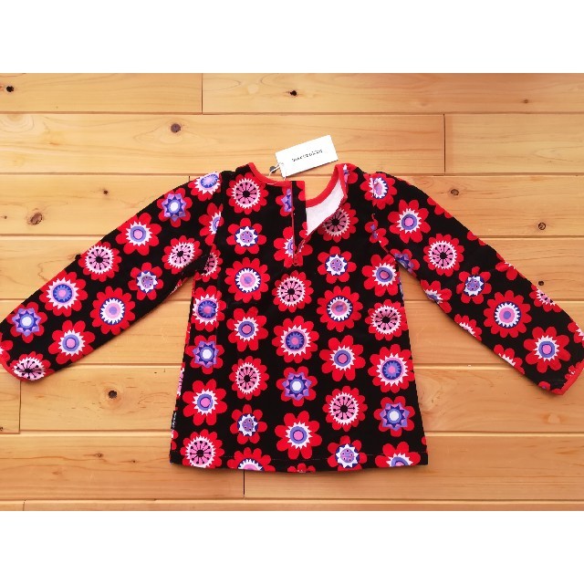 marimekko(マリメッコ)のマリメッコ　marimekko　7歳　女の子　長袖　花柄　服　キッズ　北欧 キッズ/ベビー/マタニティのキッズ服女の子用(90cm~)(Tシャツ/カットソー)の商品写真