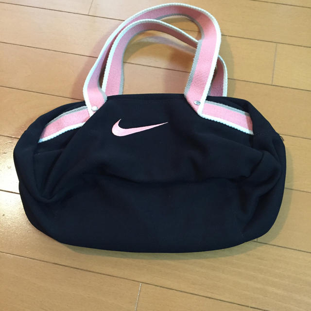 NIKE(ナイキ)の送料無料にしました！中古☆ナイキ☆ミニトートバック レディースのバッグ(トートバッグ)の商品写真