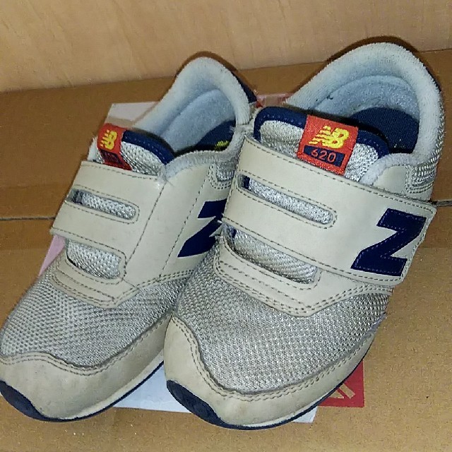 ニューバランス キッズスニーカー👟 キッズ/ベビー/マタニティのキッズ靴/シューズ(15cm~)(スニーカー)の商品写真