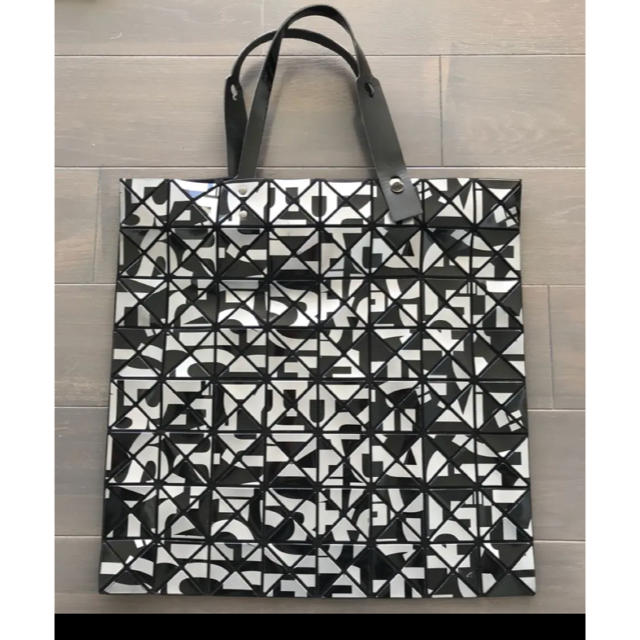 うときに】 ISSEY MIYAKE - イッセイミヤケバオバオ バック レア柄の