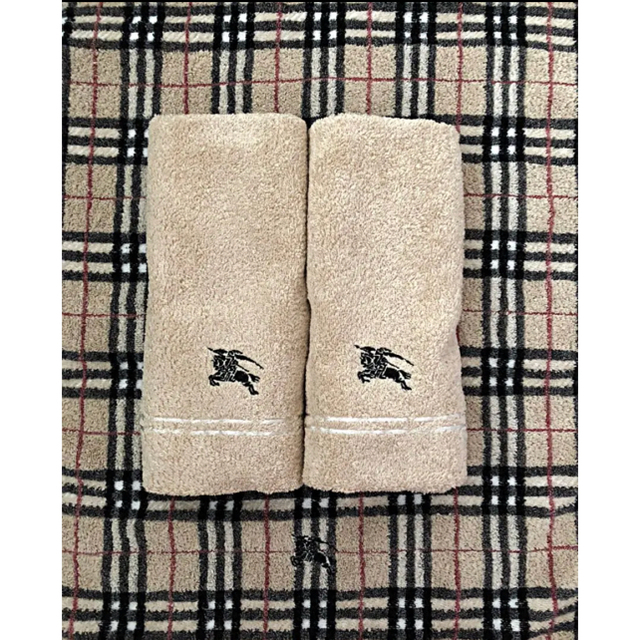 BURBERRY(バーバリー)の✨新品✨バーバリー フェイスタオル インテリア/住まい/日用品の日用品/生活雑貨/旅行(タオル/バス用品)の商品写真