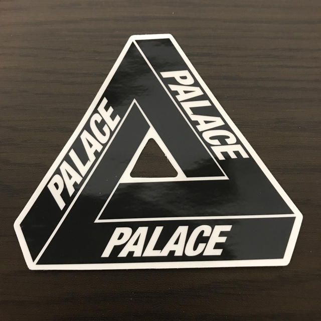 Supreme(シュプリーム)の【一辺9cm 】palace ステッカー 自動車/バイクのバイク(ステッカー)の商品写真