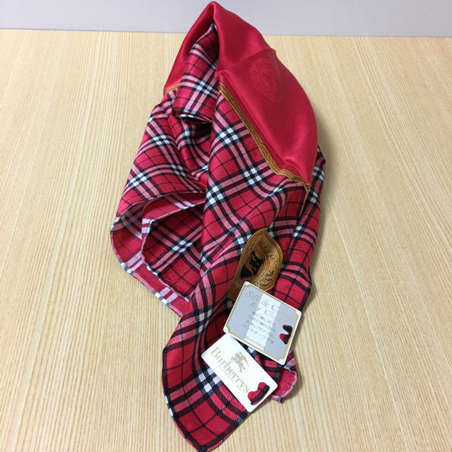 BURBERRY - 綺麗 新品 バーバリー大判ハンカチスカーフ シルク混の通販 by けーこ's shop｜バーバリーならラクマ