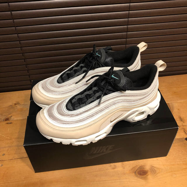 NIKE(ナイキ)のNIKE エアマックスプラス AIRMAX PLUS 97 ベージュ US8  レディースの靴/シューズ(スニーカー)の商品写真