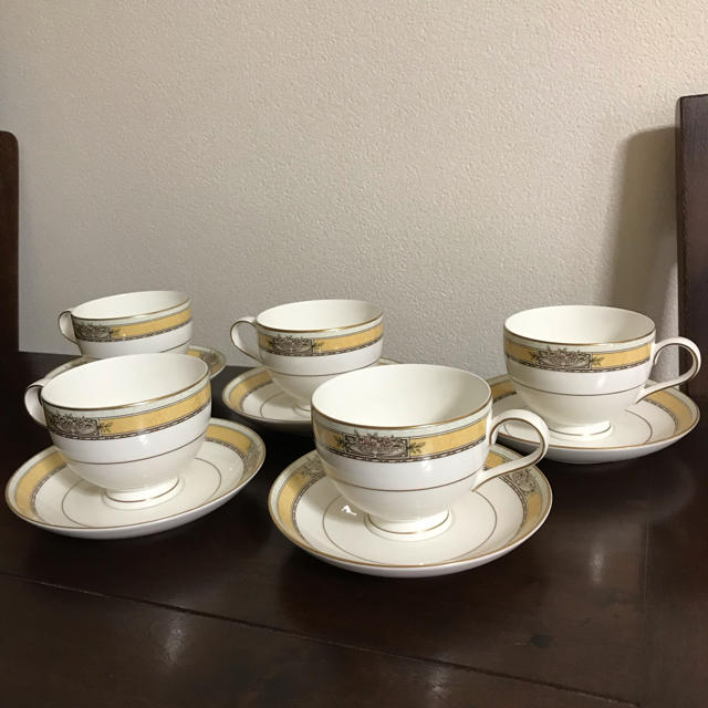 Noritake(ノリタケ)のうさぎ様専用 イエローテープ&ゴールドのカップ&ソーサー5客 インテリア/住まい/日用品のキッチン/食器(食器)の商品写真