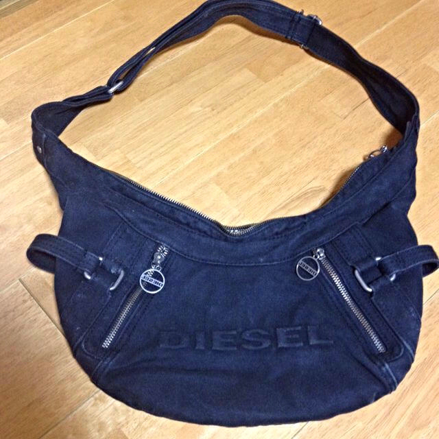 DIESEL(ディーゼル)のDIESEL人気バッグ レディースのバッグ(ショルダーバッグ)の商品写真