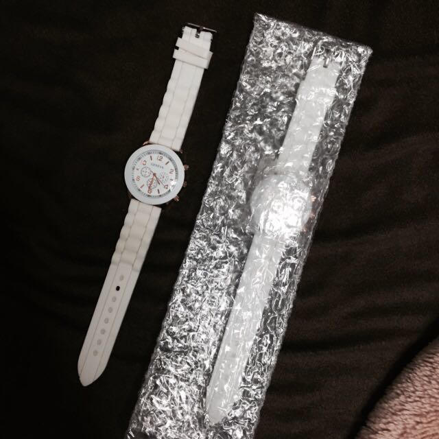 ラバーウォッチ ホワイト レディースのファッション小物(腕時計)の商品写真