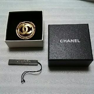 シャネル(CHANEL)のCHANEL　ココブローチ　ほぼ未使用品(ブローチ/コサージュ)