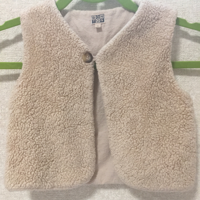 Bonpoint(ボンポワン)のbonton ボントン ボアベスト 3 キッズ/ベビー/マタニティのキッズ服女の子用(90cm~)(ジャケット/上着)の商品写真