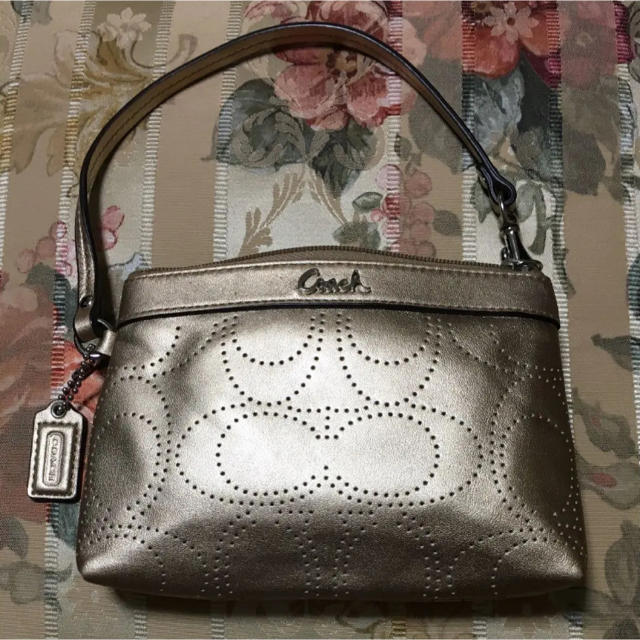 COACH(コーチ)のCOACH リストレット ポーチ 未使用 値下げ レディースのファッション小物(ポーチ)の商品写真