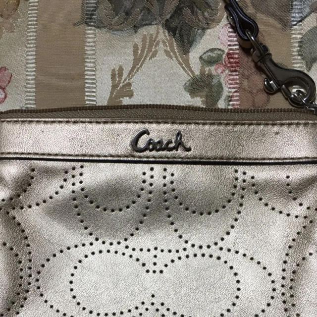 COACH(コーチ)のCOACH リストレット ポーチ 未使用 値下げ レディースのファッション小物(ポーチ)の商品写真