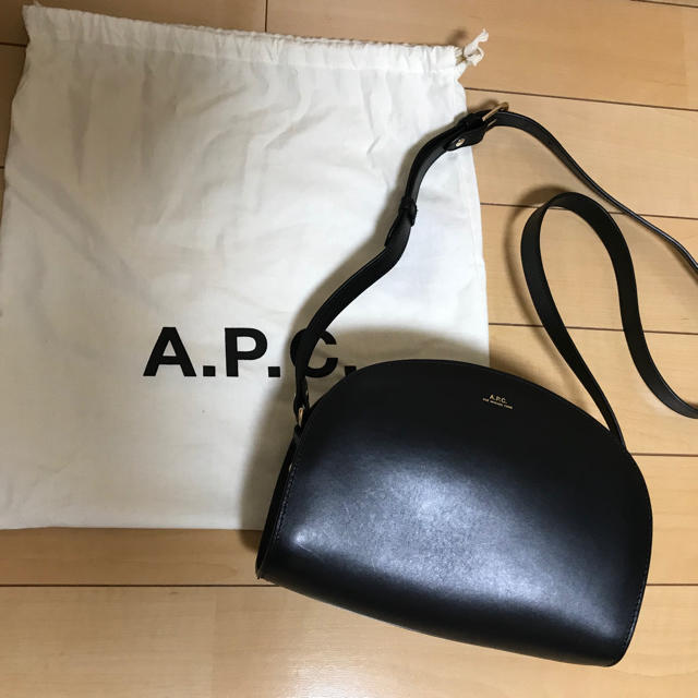 アーペーセーAPC ハーフムーンショルダーバッグ