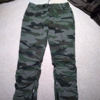 エイチアンドエム(H&M)のH&M size34 camo　迷彩　新品未使用　ユニクロ　UNIQLO(その他)