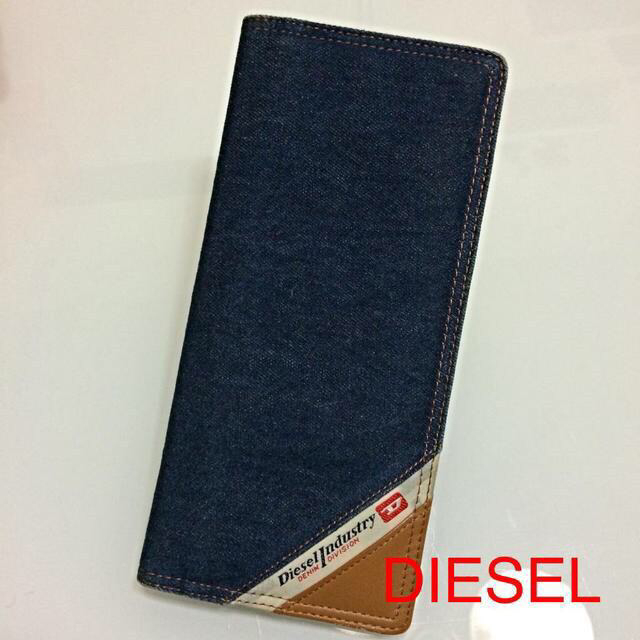 DIESEL(ディーゼル)のDIESEL デニムパスポートケース レディースのファッション小物(名刺入れ/定期入れ)の商品写真