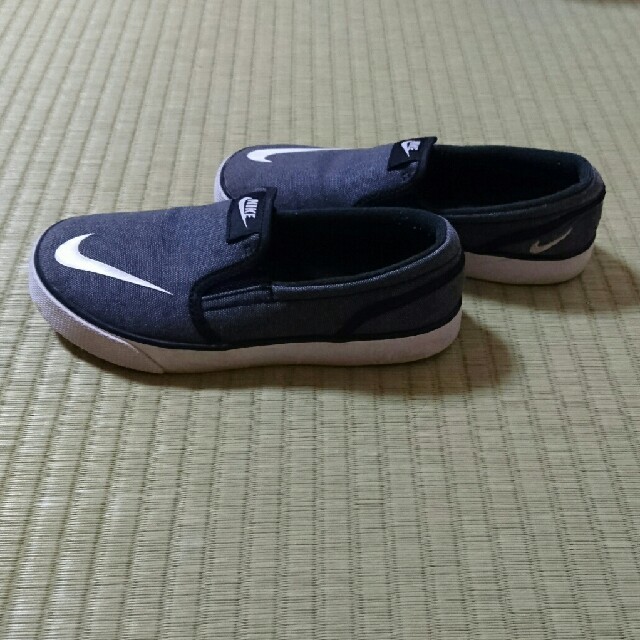 NIKE(ナイキ)のナイキ 美品 スリッポン 靴 19㎝ キッズ/ベビー/マタニティのキッズ靴/シューズ(15cm~)(スリッポン)の商品写真