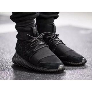 アディダス(adidas)のADIDAS TUBULAR DOOM 25 新品 アディダス ブラック(スニーカー)