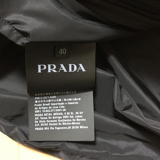 PRADA(プラダ)のプラダ ウインドブレーカ プレートロゴあり レディースのジャケット/アウター(ナイロンジャケット)の商品写真