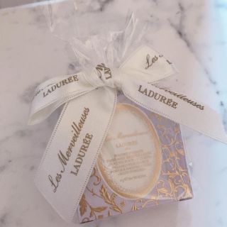 レメルヴェイユーズラデュレ(Les Merveilleuses LADUREE)の新品❤︎ プレストフレグランスパウダーメルヴェイユーズ / ラデュレ(その他)