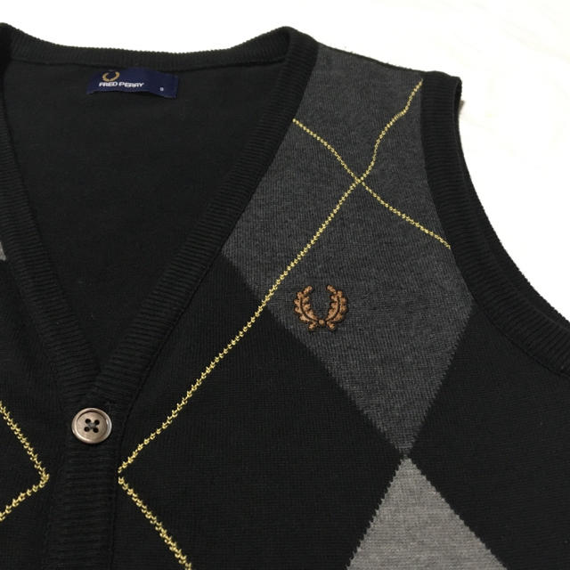 FRED PERRY(フレッドペリー)の正規品【FRED PERRY】フレッドペリー アーガイル模様ニットベスト大きめS メンズのトップス(ベスト)の商品写真