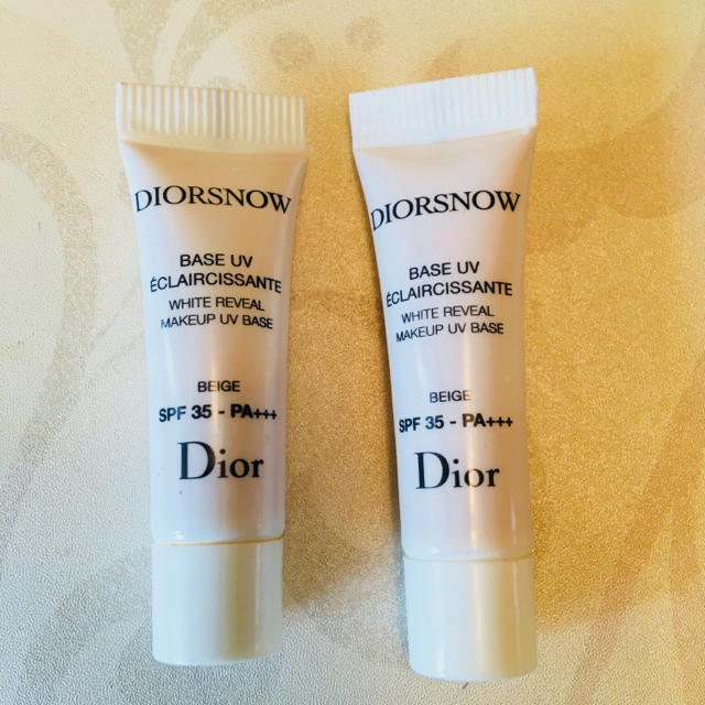 Dior(ディオール)の二本セット！ 新品未使用 Dior DIORSNOW リキッドファンデーション コスメ/美容のベースメイク/化粧品(化粧下地)の商品写真