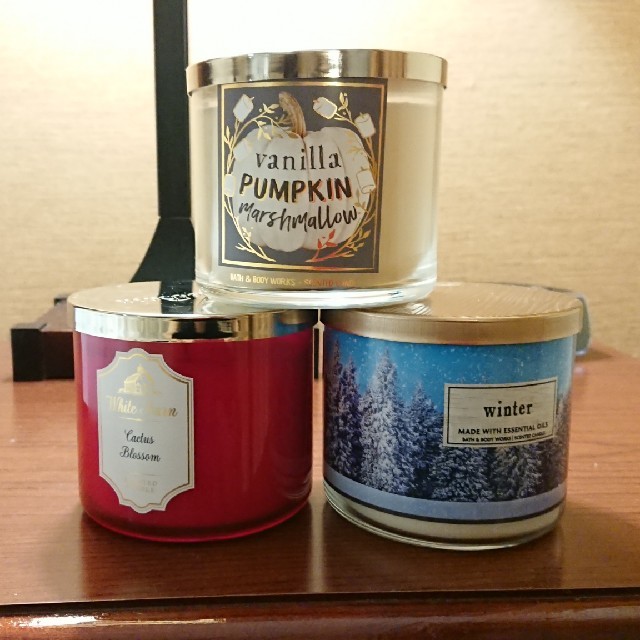 Bath & Body Works(バスアンドボディーワークス)の3芯キャンドル バス&ボディワークス ハロウィン、冬 これからにぴったり！   コスメ/美容のリラクゼーション(キャンドル)の商品写真