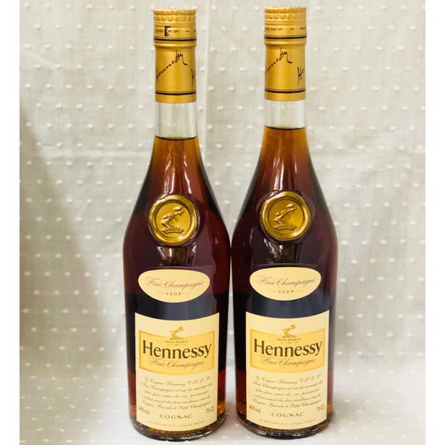 【古酒・未開栓】ヘネシーVSOP 2本 食品/飲料/酒の酒(ブランデー)の商品写真