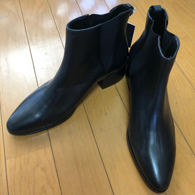 ZARA(ザラ)の新品 ZARA ショートブーツ 23.5㎝ レディースの靴/シューズ(ブーツ)の商品写真