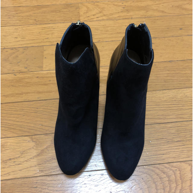 ZARA(ザラ)の値下げしました！新品 ZARA ショートブーツ 23.5㎝ レディースの靴/シューズ(ブーツ)の商品写真