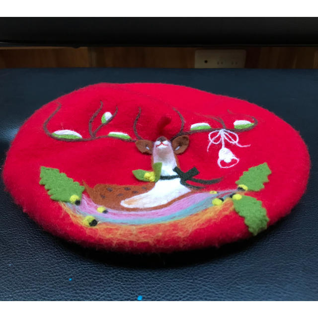 レディース 赤ベレー帽 個性派デザイン レディースの帽子(ハンチング/ベレー帽)の商品写真