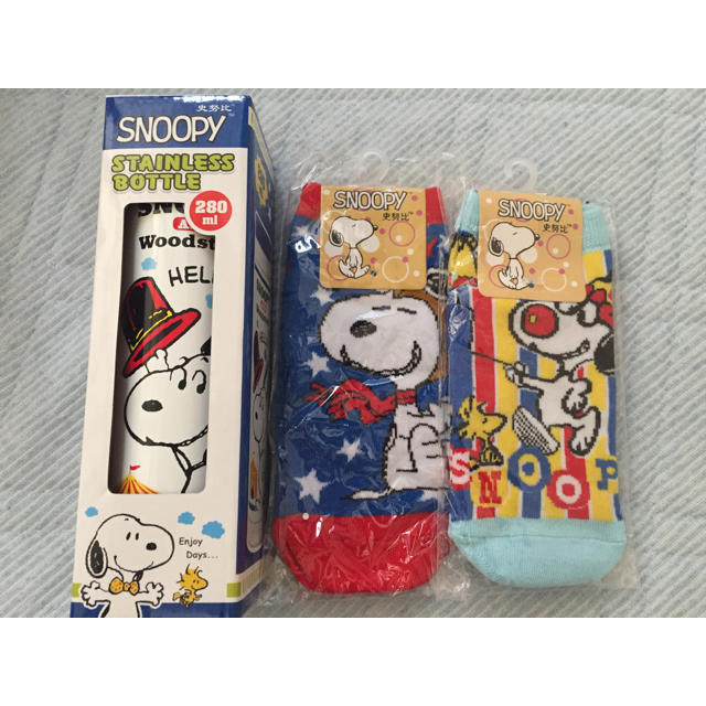 SNOOPY(スヌーピー)のステンレスボトルと靴下 インテリア/住まい/日用品のキッチン/食器(タンブラー)の商品写真