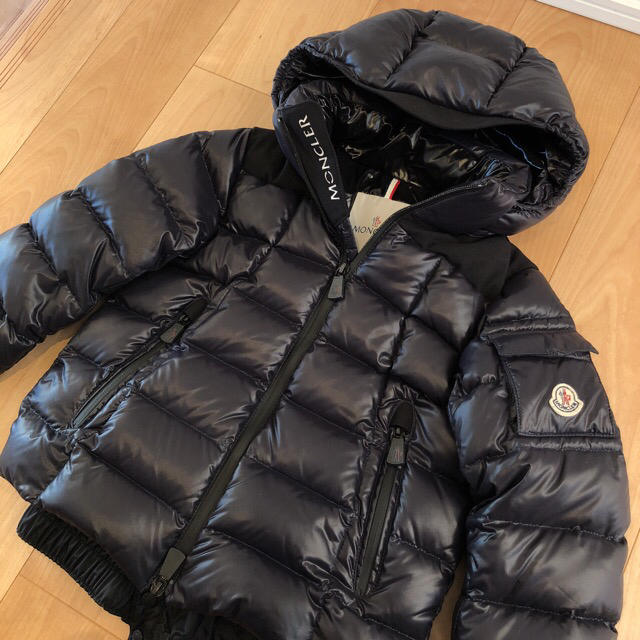 MONCLER(モンクレール)のyoko様専用❤️ MONCLER キッズダウン 6A キッズ/ベビー/マタニティのキッズ服男の子用(90cm~)(コート)の商品写真