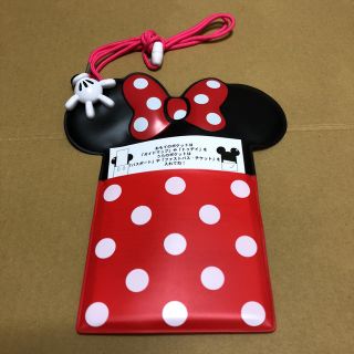 ディズニー(Disney)の【新品】ディズニー ミニーちゃんパスケース(パスケース/IDカードホルダー)