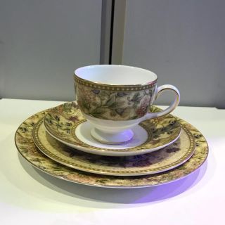 ウェッジウッド(WEDGWOOD)のウエッジウッド フローラルタペストリー カップ&ソーサー 18㎝20㎝プレート(グラス/カップ)