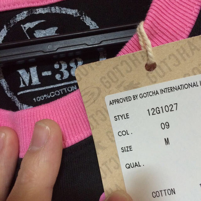 GOTCHA(ガッチャ)のGOTCHA＊黒×ピンクTシャツ レディースのトップス(Tシャツ(半袖/袖なし))の商品写真