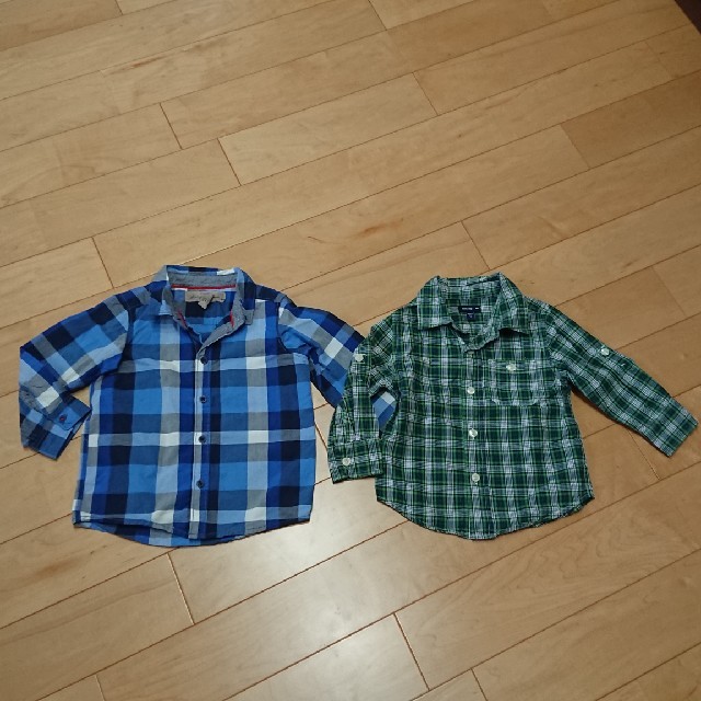 babyGAP(ベビーギャップ)のGAPH&M長袖チェック柄シャツ9095㎝男の子二枚セット キッズ/ベビー/マタニティのキッズ服男の子用(90cm~)(Tシャツ/カットソー)の商品写真