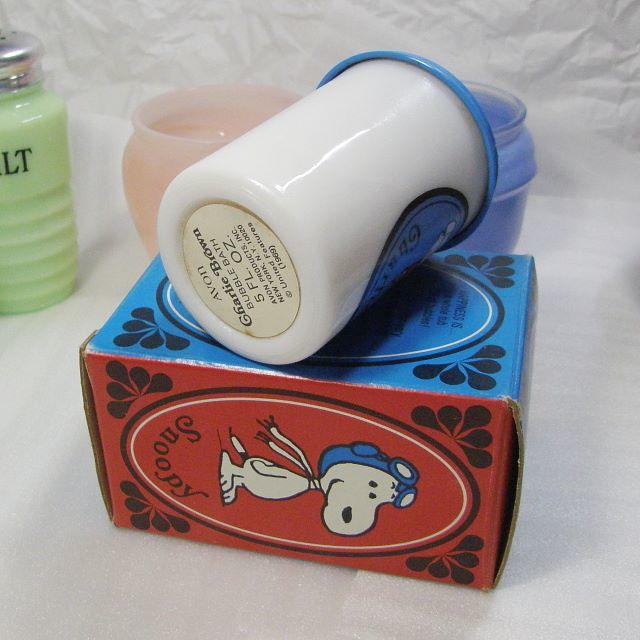 SNOOPY(スヌーピー)のAvon チャーリーブラウン マグ ミルクガラス オリジナルBOX付き エンタメ/ホビーのおもちゃ/ぬいぐるみ(キャラクターグッズ)の商品写真