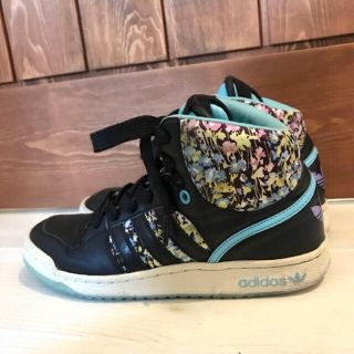 アディダス(adidas)のアディダスオリジナル✯小花柄ハイカットスニーカー(スニーカー)