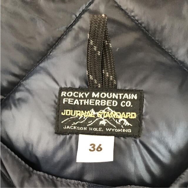 Rocky Mountain Featherbed(ロッキーマウンテンフェザーベッド)のロッキーマウンテン×ジャーナルスタンダード ダウンベスト メンズのジャケット/アウター(ダウンベスト)の商品写真