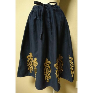 ソルベリー(Solberry)のsoulberry 刺繍スカート(ひざ丈スカート)