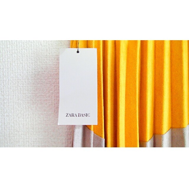 ZARA(ザラ)のzara スカート プリーツスカート 秋 スエード イエロー ベージュ レディースのスカート(ひざ丈スカート)の商品写真
