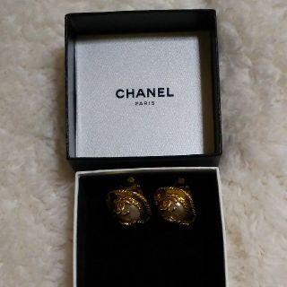 シャネル(CHANEL)の❤️＊KAINA＊専用❤️CANEL  イヤリング  パールゴールド(イヤリング)