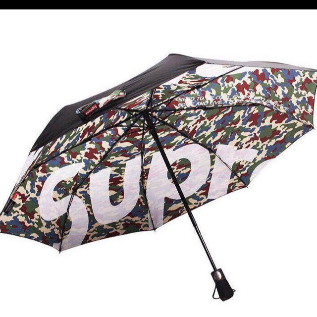 Supreme(シュプリーム)のsupreme シュプリーム好き必見自動収縮傘迷彩5日間限定 メンズのファッション小物(傘)の商品写真