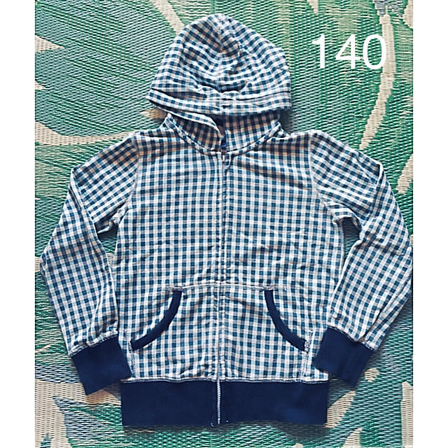 UNIQLO(ユニクロ)のUNIQLOパーカー140 キッズ/ベビー/マタニティのキッズ服男の子用(90cm~)(ジャケット/上着)の商品写真