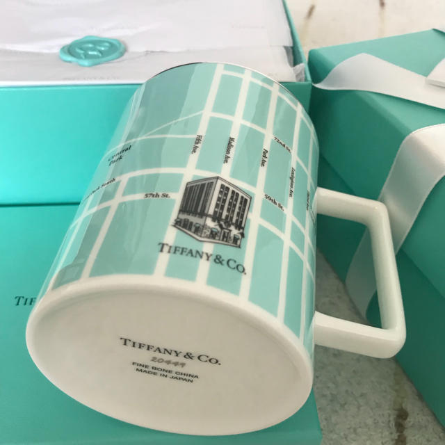 Tiffany & Co.(ティファニー)のTiffany & co. NY本店限定 マグカップ インテリア/住まい/日用品のキッチン/食器(グラス/カップ)の商品写真