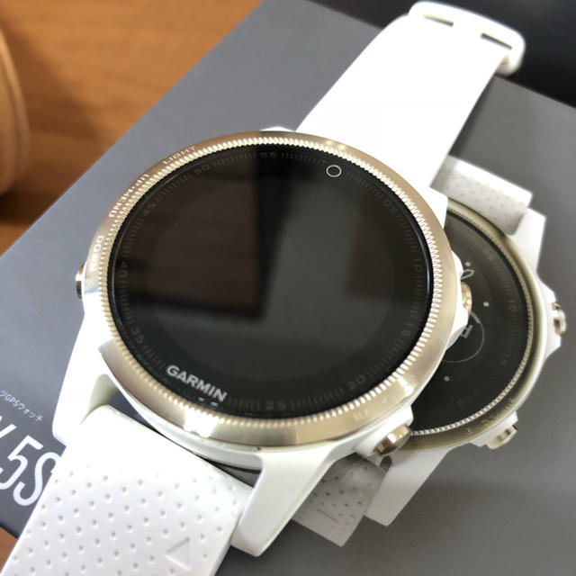 GARMIN(ガーミン)のGARMIN fenix 5S Sapphire Champagne Gold メンズの時計(腕時計(デジタル))の商品写真