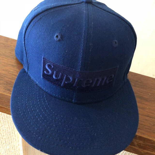 Supreme(シュプリーム)のsupreme newera 7 3/8 メンズの帽子(キャップ)の商品写真