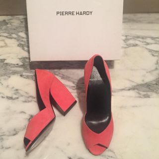 ピエールアルディ(PIERRE HARDY)のPIERRE HARDY パンプス 超美品 コーラルピンク 37.5 24cm(ハイヒール/パンプス)