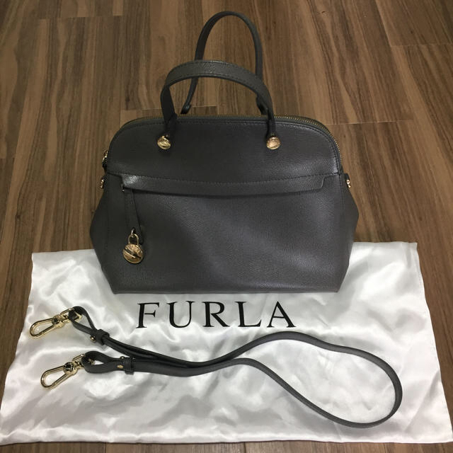 FURLA 　パイパー　クロコ型押　グレージュ