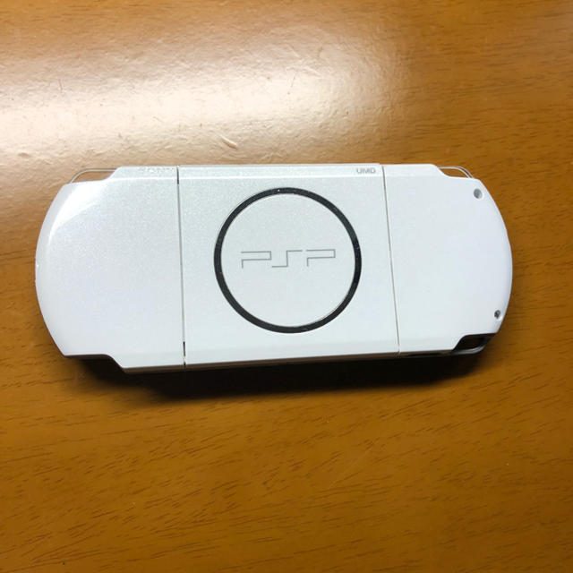 PlayStation Portable(プレイステーションポータブル)のPSP 本体 ホワイト 3000 エンタメ/ホビーのゲームソフト/ゲーム機本体(携帯用ゲーム機本体)の商品写真