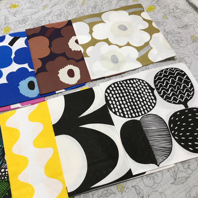 marimekko(マリメッコ)のmarimekko ペーパーナプキン バラ売り 12枚 インテリア/住まい/日用品のキッチン/食器(収納/キッチン雑貨)の商品写真